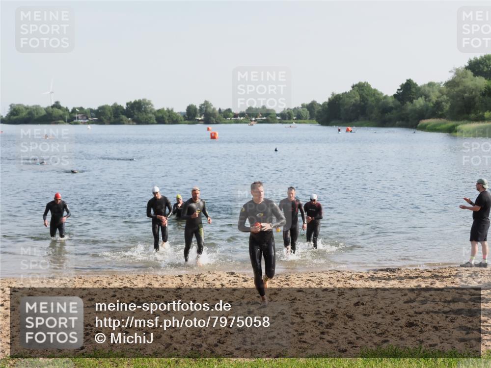 21.06.2025 - 27. Vierlanden-Triathlon MichiJ http://msf.ph/oto/7975058 15.06.2026 08:41:03 Schwimmen 99, 109, 114, 129, 147 meine-sportfotos.de