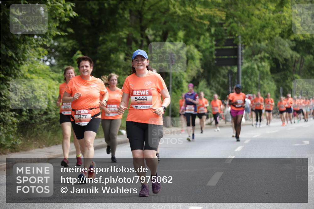 15.06.2025 - REWE Women's Run Jannik Wohlers http://msf.ph/oto/7975062 15.06.2025 10:09:54 Laufen 5261, 5477, 5444 meine-sportfotos.de