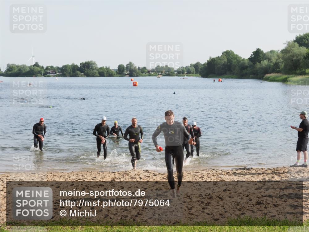 21.06.2025 - 27. Vierlanden-Triathlon MichiJ http://msf.ph/oto/7975064 15.06.2026 08:41:03 Schwimmen 99, 109, 114, 129, 147 meine-sportfotos.de