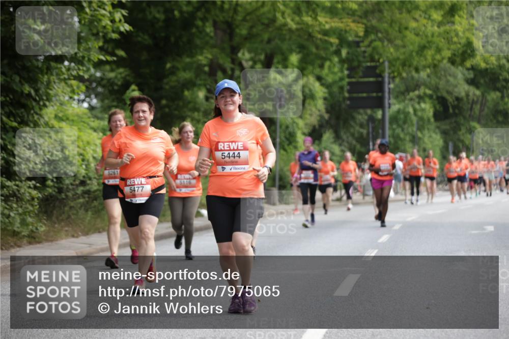 15.06.2025 - REWE Women's Run Jannik Wohlers http://msf.ph/oto/7975065 15.06.2025 10:09:54 Laufen 5261, 5116, 5477, 5444 meine-sportfotos.de