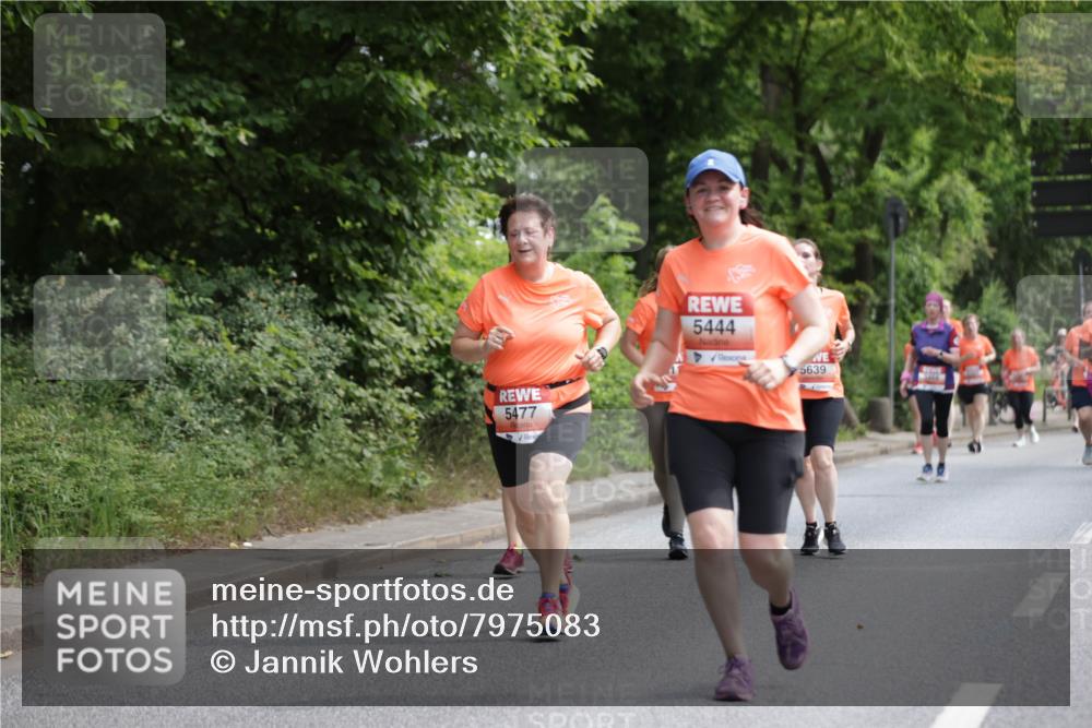 15.06.2025 - REWE Women's Run Jannik Wohlers http://msf.ph/oto/7975083 15.06.2025 10:09:54 Laufen 5477, 5444, 5639 meine-sportfotos.de