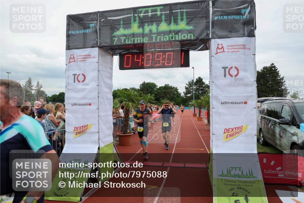 15.06.2025 - 7 Türme Triathlon Michael Strokosch http://msf.ph/oto/7975088 15.06.2025 14:09:01 Ziel 717, 860, 953, 956 meine-sportfotos.de