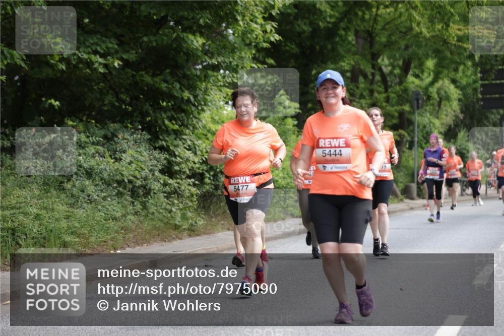 15.06.2025 - REWE Women's Run Jannik Wohlers http://msf.ph/oto/7975090 15.06.2025 10:09:54 Laufen 5477, 5444 meine-sportfotos.de
