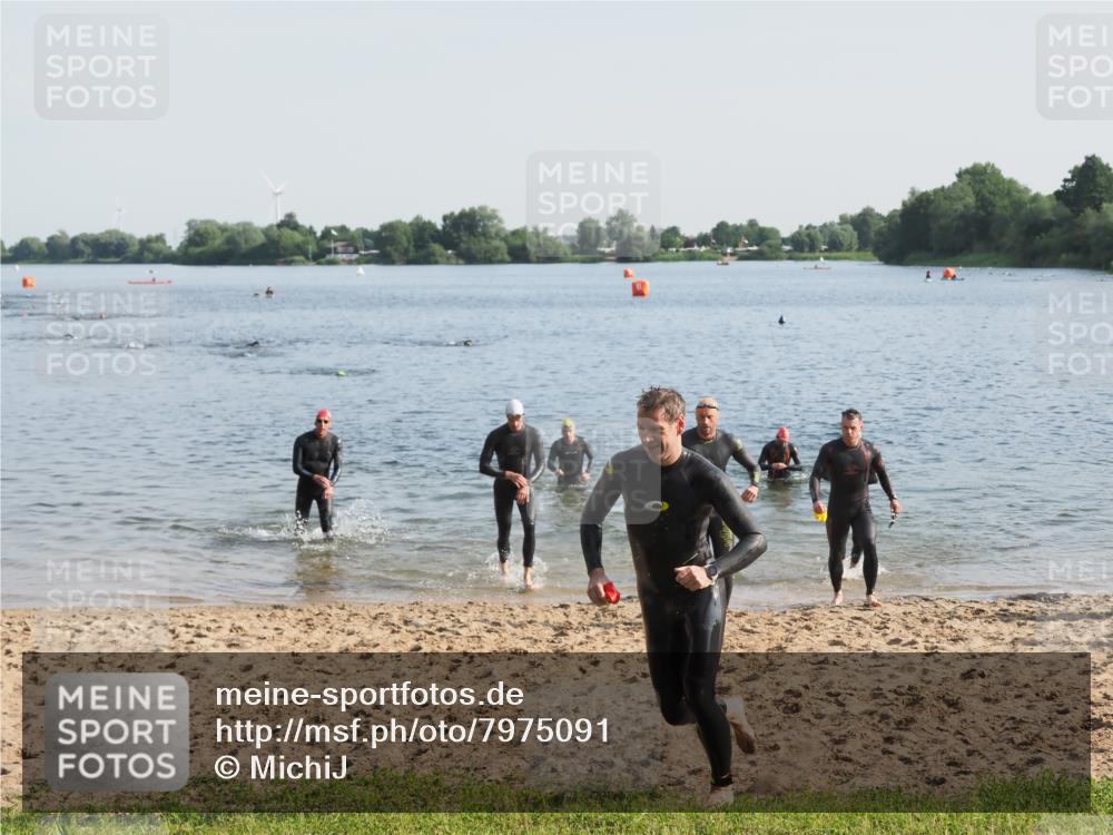 21.06.2025 - 27. Vierlanden-Triathlon MichiJ http://msf.ph/oto/7975091 15.06.2026 08:41:04 Schwimmen 99, 109, 114, 129, 147 meine-sportfotos.de