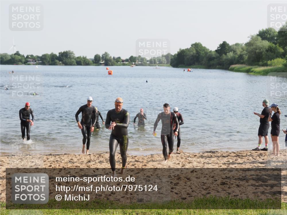 21.06.2025 - 27. Vierlanden-Triathlon MichiJ http://msf.ph/oto/7975124 15.06.2026 08:41:06 Schwimmen 99, 109, 114, 129, 138, 147, 176 meine-sportfotos.de