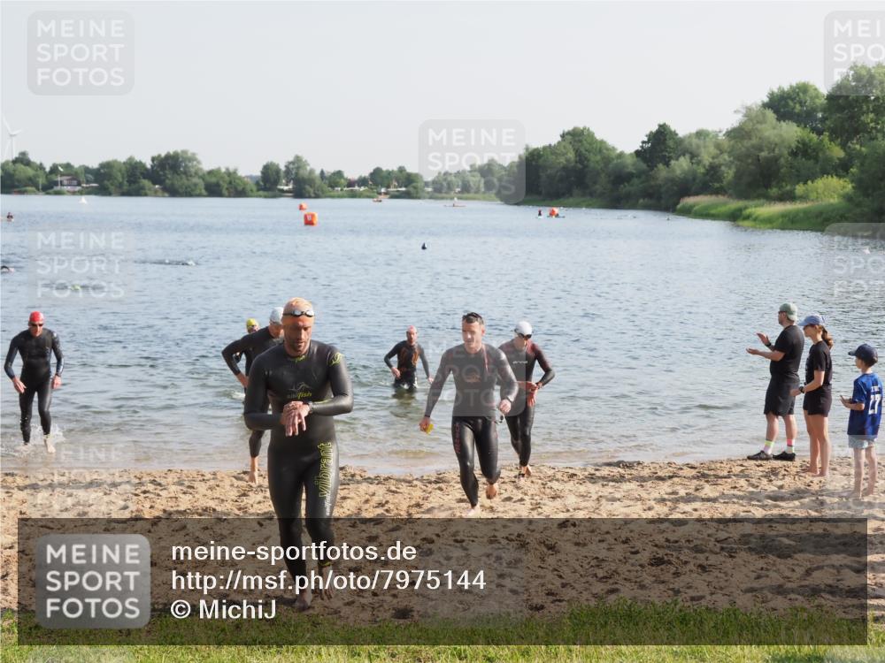 21.06.2025 - 27. Vierlanden-Triathlon MichiJ http://msf.ph/oto/7975144 15.06.2026 08:41:07 Schwimmen 99, 109, 114, 129, 138, 147, 176 meine-sportfotos.de