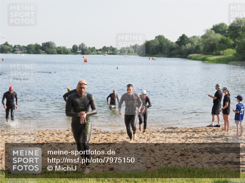 21.06.2025 - 27. Vierlanden-Triathlon MichiJ http://msf.ph/oto/7975150 15.06.2026 08:41:07 Schwimmen 99, 109, 114, 129, 138, 147, 176 meine-sportfotos.de