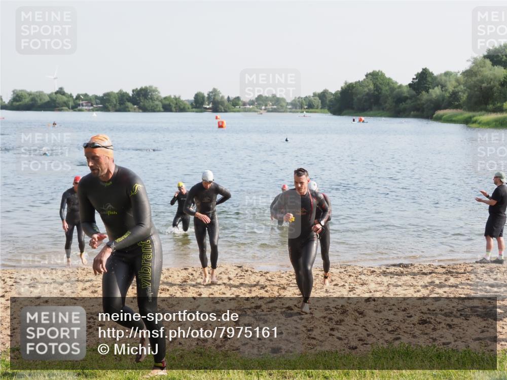 21.06.2025 - 27. Vierlanden-Triathlon MichiJ http://msf.ph/oto/7975161 15.06.2026 08:41:08 Schwimmen 22, 99, 109, 114, 129, 138, 147, 176 meine-sportfotos.de