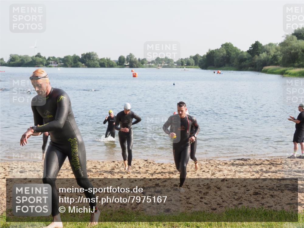 21.06.2025 - 27. Vierlanden-Triathlon MichiJ http://msf.ph/oto/7975167 15.06.2026 08:41:08 Schwimmen 22, 99, 109, 114, 129, 138, 147, 176 meine-sportfotos.de