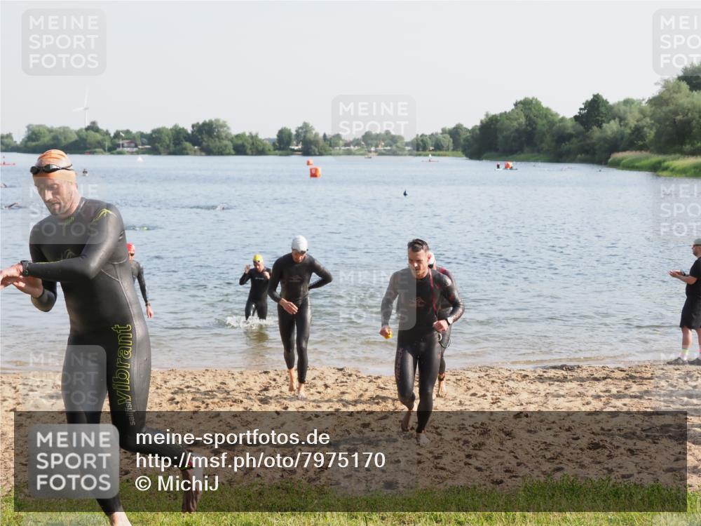 21.06.2025 - 27. Vierlanden-Triathlon MichiJ http://msf.ph/oto/7975170 15.06.2026 08:41:08 Schwimmen 22, 99, 109, 114, 129, 138, 147, 176 meine-sportfotos.de