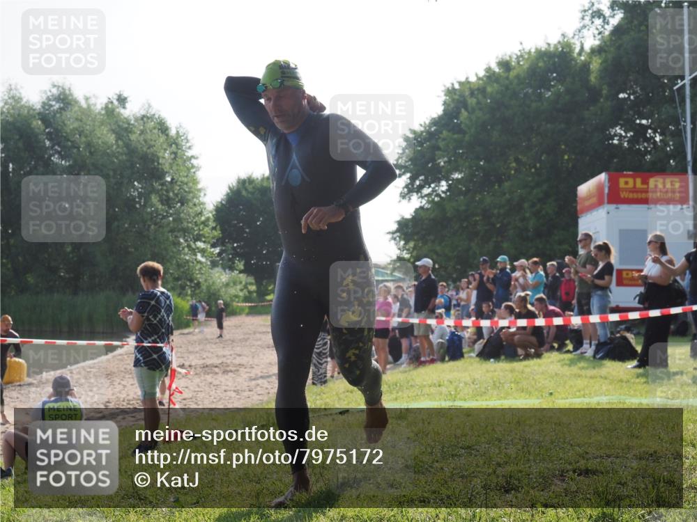 15.06.2025 - 27. Vierlanden-Triathlon KatJ http://msf.ph/oto/7975172 15.06.2025 08:29:25 Schwimmen 4, 51 meine-sportfotos.de