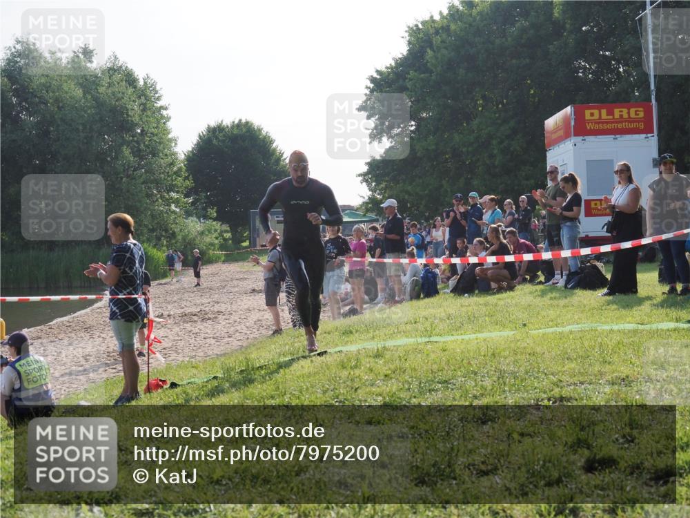 15.06.2025 - 27. Vierlanden-Triathlon KatJ http://msf.ph/oto/7975200 15.06.2025 08:29:28 Schwimmen 4, 51 meine-sportfotos.de