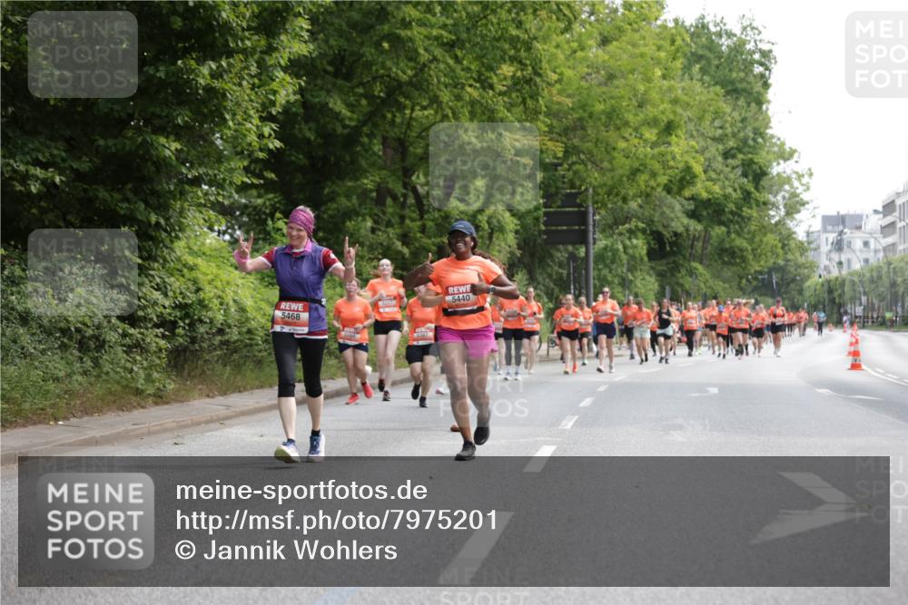 15.06.2025 - REWE Women's Run Jannik Wohlers http://msf.ph/oto/7975201 15.06.2025 10:10:01 Laufen 5468, 5957, 5387, 5440 meine-sportfotos.de