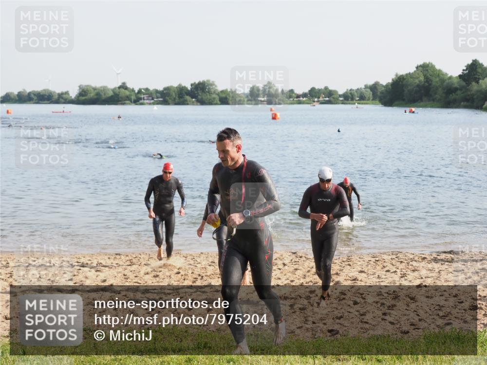 21.06.2025 - 27. Vierlanden-Triathlon MichiJ http://msf.ph/oto/7975204 15.06.2026 08:41:10 Schwimmen 22, 99, 109, 111, 129, 138, 147, 176 meine-sportfotos.de