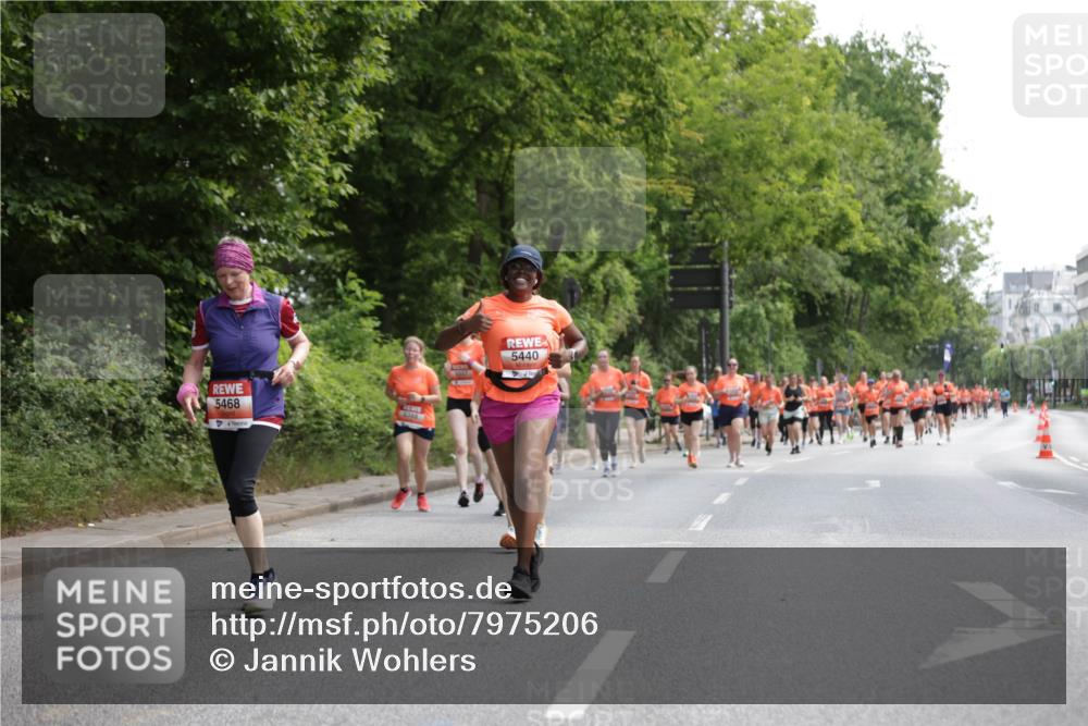 15.06.2025 - REWE Women's Run Jannik Wohlers http://msf.ph/oto/7975206 15.06.2025 10:10:02 Laufen 5468, 5567, 5440 meine-sportfotos.de