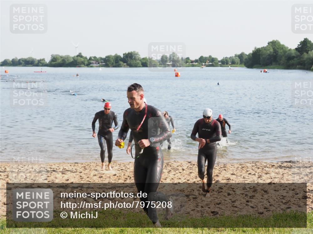 21.06.2025 - 27. Vierlanden-Triathlon MichiJ http://msf.ph/oto/7975208 15.06.2026 08:41:10 Schwimmen 22, 99, 109, 111, 129, 138, 147, 176 meine-sportfotos.de