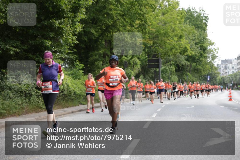 15.06.2025 - REWE Women's Run Jannik Wohlers http://msf.ph/oto/7975214 15.06.2025 10:10:03 Laufen 5468, 5388, 5557, 5440 meine-sportfotos.de