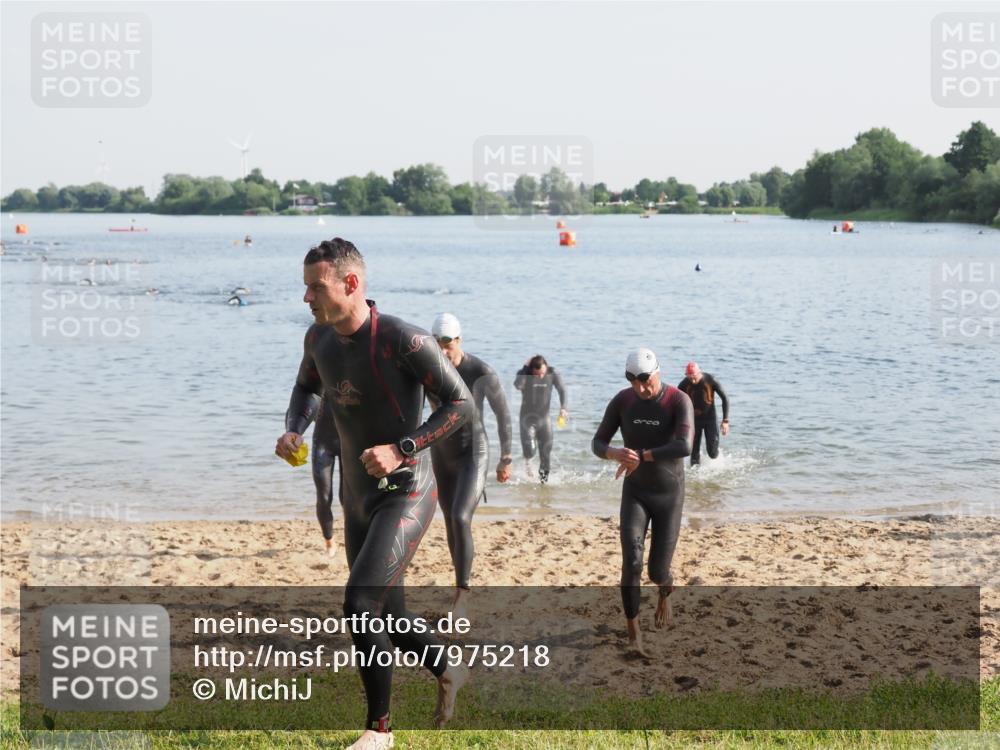 21.06.2025 - 27. Vierlanden-Triathlon MichiJ http://msf.ph/oto/7975218 15.06.2026 08:41:10 Schwimmen 22, 99, 109, 111, 129, 138, 147, 176 meine-sportfotos.de