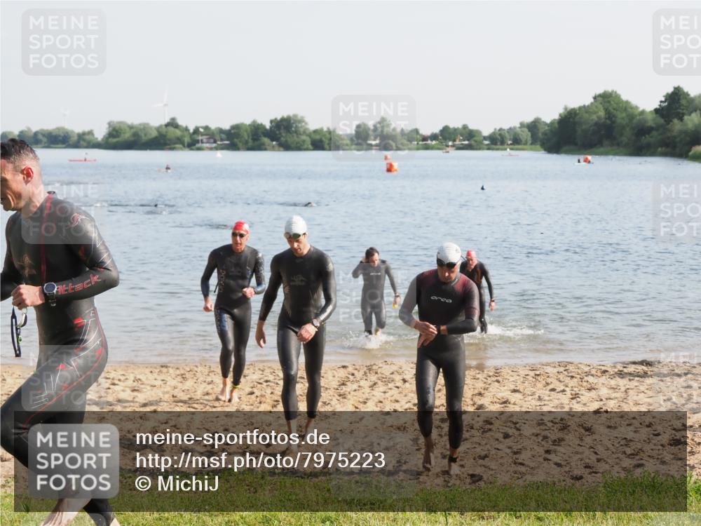 21.06.2025 - 27. Vierlanden-Triathlon MichiJ http://msf.ph/oto/7975223 15.06.2026 08:41:10 Schwimmen 22, 99, 109, 111, 129, 138, 147, 176 meine-sportfotos.de