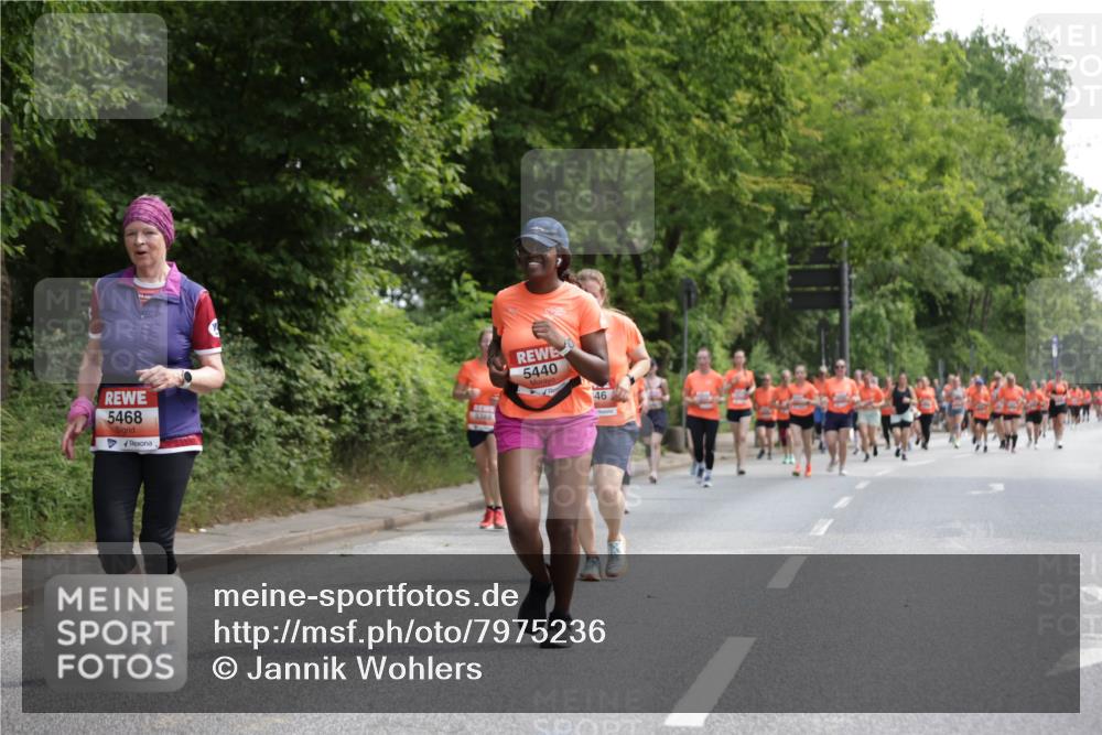 15.06.2025 - REWE Women's Run Jannik Wohlers http://msf.ph/oto/7975236 15.06.2025 10:10:03 Laufen 5468, 5440, 4308, 46 meine-sportfotos.de