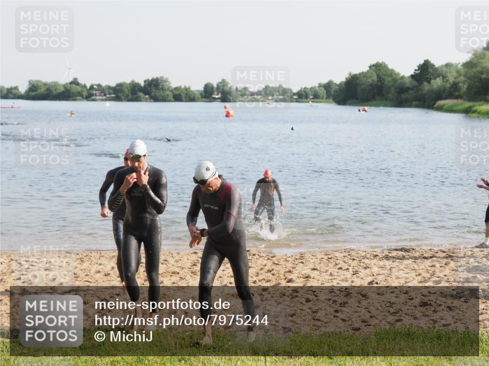 21.06.2025 - 27. Vierlanden-Triathlon MichiJ http://msf.ph/oto/7975244 15.06.2026 08:41:11 Schwimmen 22, 99, 109, 111, 129, 138, 147, 176 meine-sportfotos.de