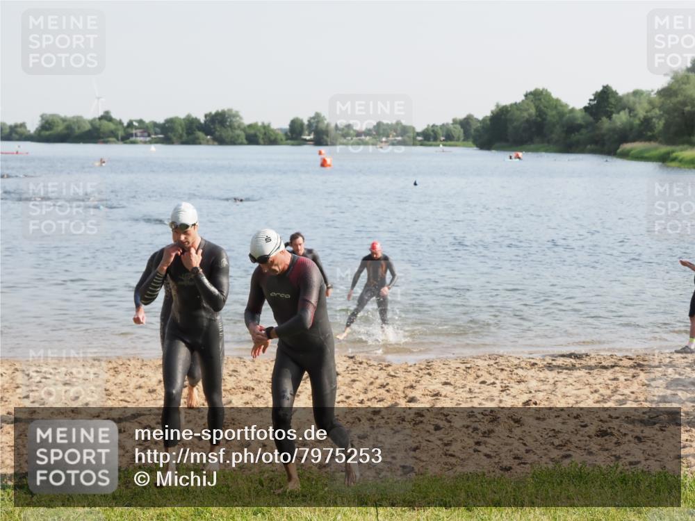 21.06.2025 - 27. Vierlanden-Triathlon MichiJ http://msf.ph/oto/7975253 15.06.2026 08:41:12 Schwimmen 22, 99, 109, 111, 129, 138, 147, 176 meine-sportfotos.de