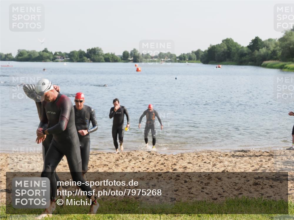 21.06.2025 - 27. Vierlanden-Triathlon MichiJ http://msf.ph/oto/7975268 15.06.2026 08:41:12 Schwimmen 22, 99, 109, 111, 129, 138, 147, 176 meine-sportfotos.de