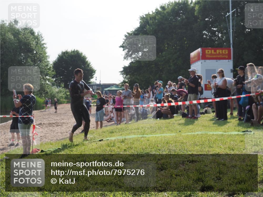 15.06.2025 - 27. Vierlanden-Triathlon KatJ http://msf.ph/oto/7975276 15.06.2025 08:30:25 Schwimmen 37 meine-sportfotos.de