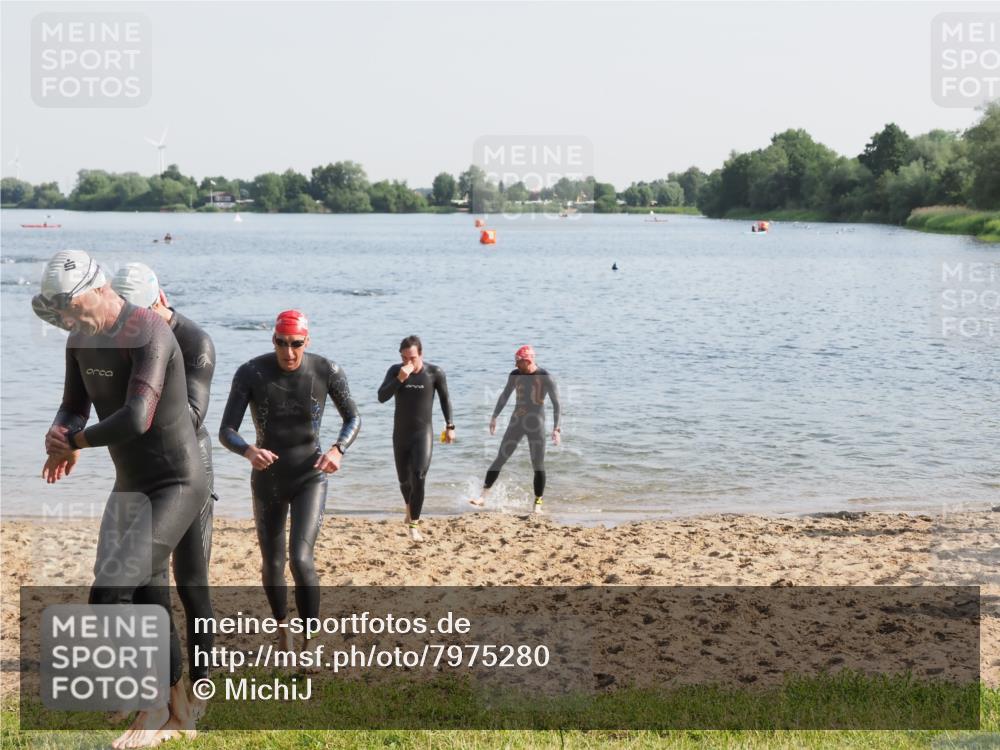 21.06.2025 - 27. Vierlanden-Triathlon MichiJ http://msf.ph/oto/7975280 15.06.2026 08:41:13 Schwimmen 22, 109, 111, 129, 138, 147, 176 meine-sportfotos.de