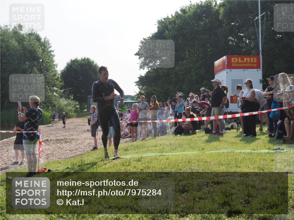 15.06.2025 - 27. Vierlanden-Triathlon KatJ http://msf.ph/oto/7975284 15.06.2025 08:30:26 Schwimmen 37 meine-sportfotos.de