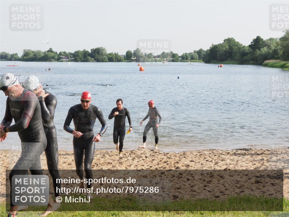 21.06.2025 - 27. Vierlanden-Triathlon MichiJ http://msf.ph/oto/7975286 15.06.2026 08:41:13 Schwimmen 22, 109, 111, 129, 138, 147, 176 meine-sportfotos.de