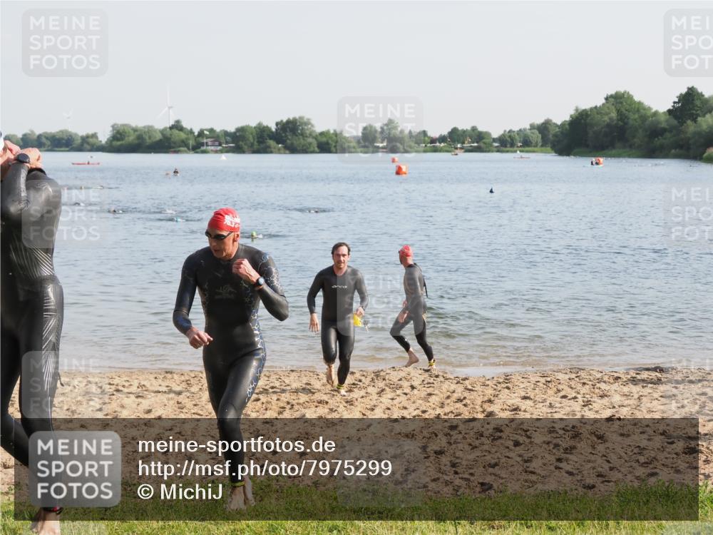 21.06.2025 - 27. Vierlanden-Triathlon MichiJ http://msf.ph/oto/7975299 15.06.2026 08:41:14 Schwimmen 22, 109, 111, 129, 138, 147, 176 meine-sportfotos.de