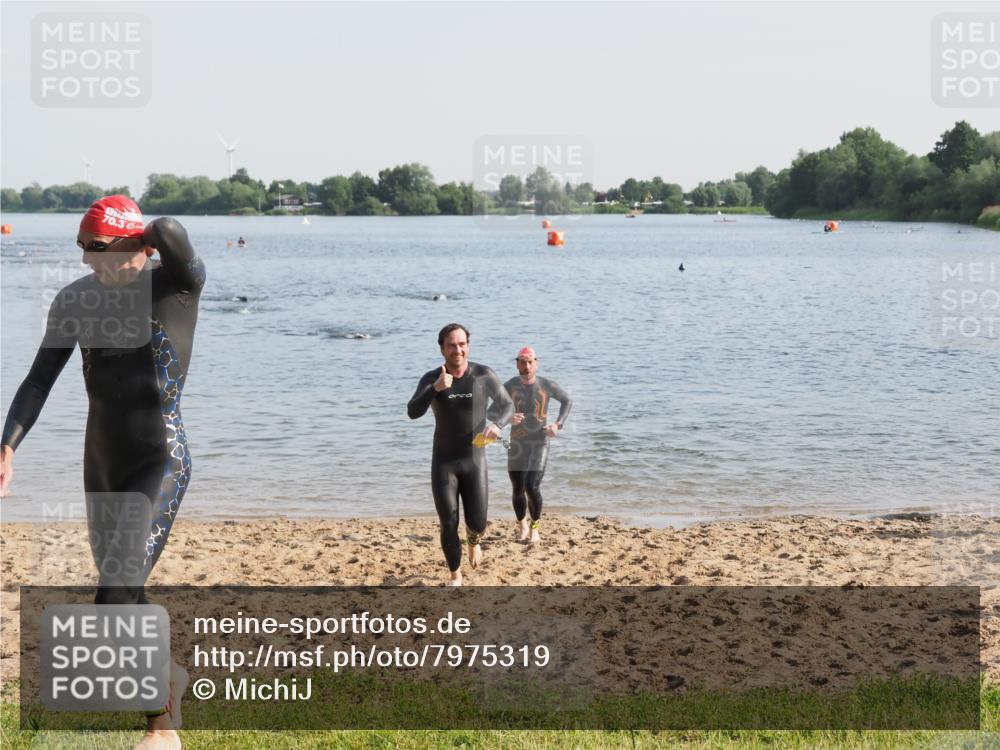 21.06.2025 - 27. Vierlanden-Triathlon MichiJ http://msf.ph/oto/7975319 15.06.2026 08:41:15 Schwimmen 22, 109, 111, 129, 138, 147, 176 meine-sportfotos.de