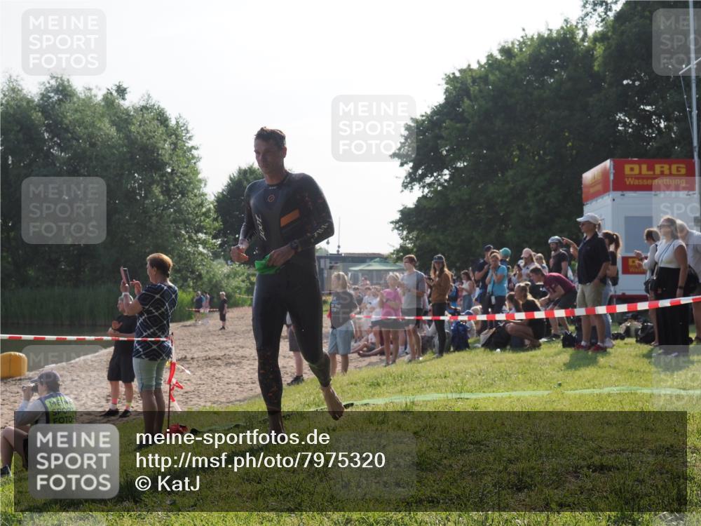 15.06.2025 - 27. Vierlanden-Triathlon KatJ http://msf.ph/oto/7975320 15.06.2025 08:30:27 Schwimmen 17, 37 meine-sportfotos.de