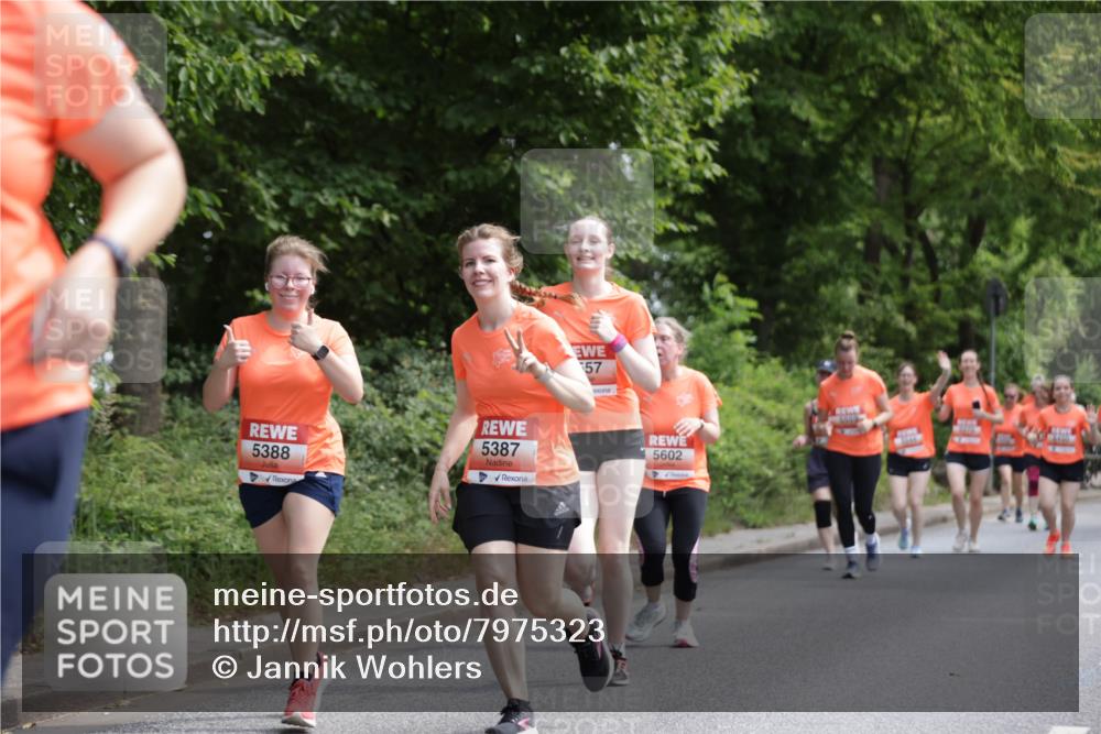 15.06.2025 - REWE Women's Run Jannik Wohlers http://msf.ph/oto/7975323 15.06.2025 10:10:08 Laufen 5388, 5387, 57, 5602 meine-sportfotos.de