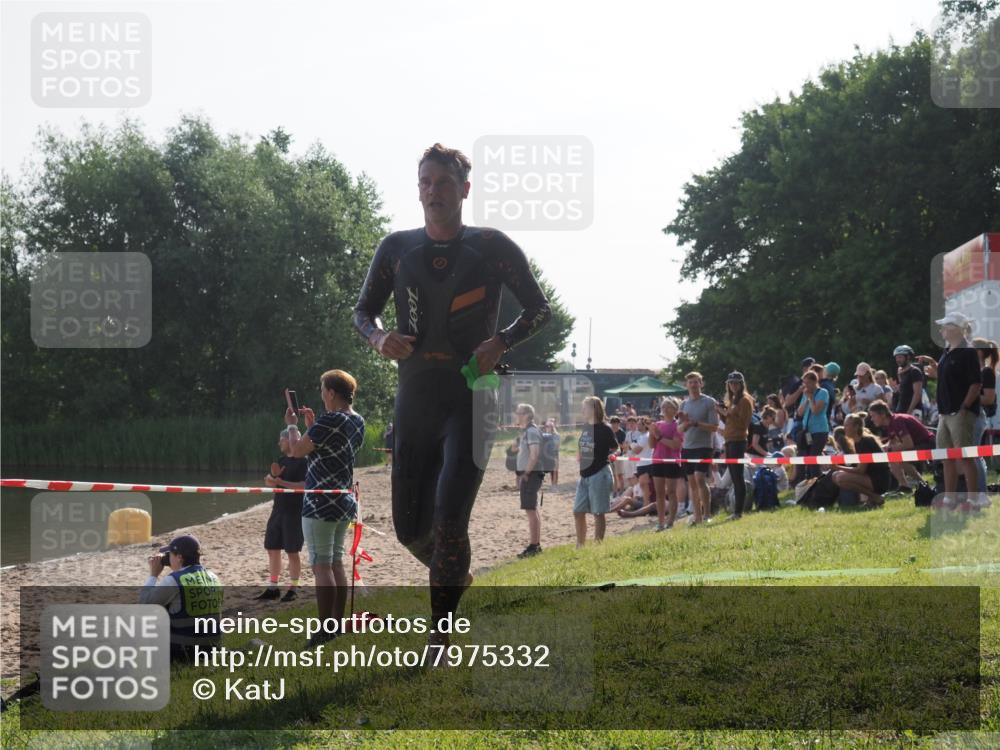 15.06.2025 - 27. Vierlanden-Triathlon KatJ http://msf.ph/oto/7975332 15.06.2025 08:30:27 Schwimmen 17, 37 meine-sportfotos.de