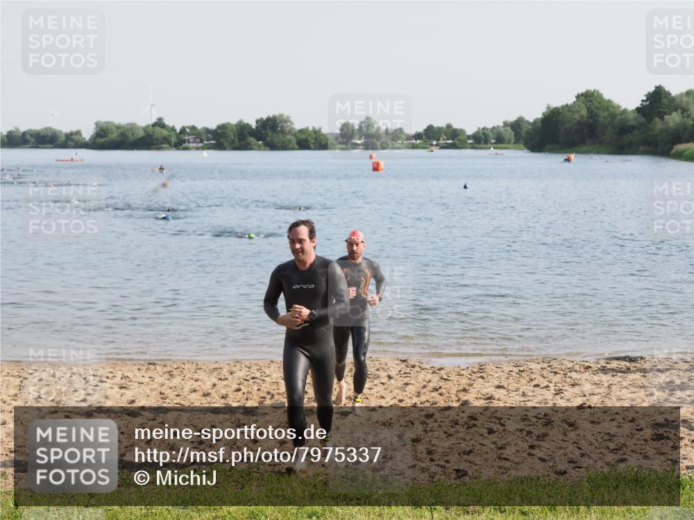 21.06.2025 - 27. Vierlanden-Triathlon MichiJ http://msf.ph/oto/7975337 15.06.2026 08:41:16 Schwimmen 22, 109, 111, 138, 147, 176 meine-sportfotos.de