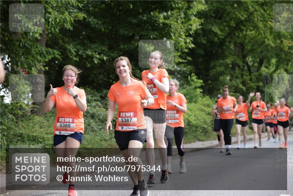 15.06.2025 - REWE Women's Run Jannik Wohlers http://msf.ph/oto/7975344 15.06.2025 10:10:08 Laufen 5388, 5387, 57, 5602 meine-sportfotos.de