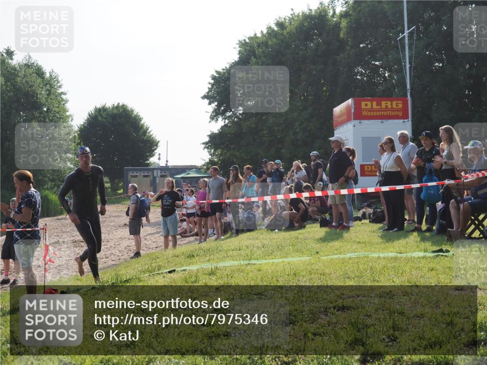 15.06.2025 - 27. Vierlanden-Triathlon KatJ http://msf.ph/oto/7975346 15.06.2025 08:30:33 Schwimmen 17, 37 meine-sportfotos.de
