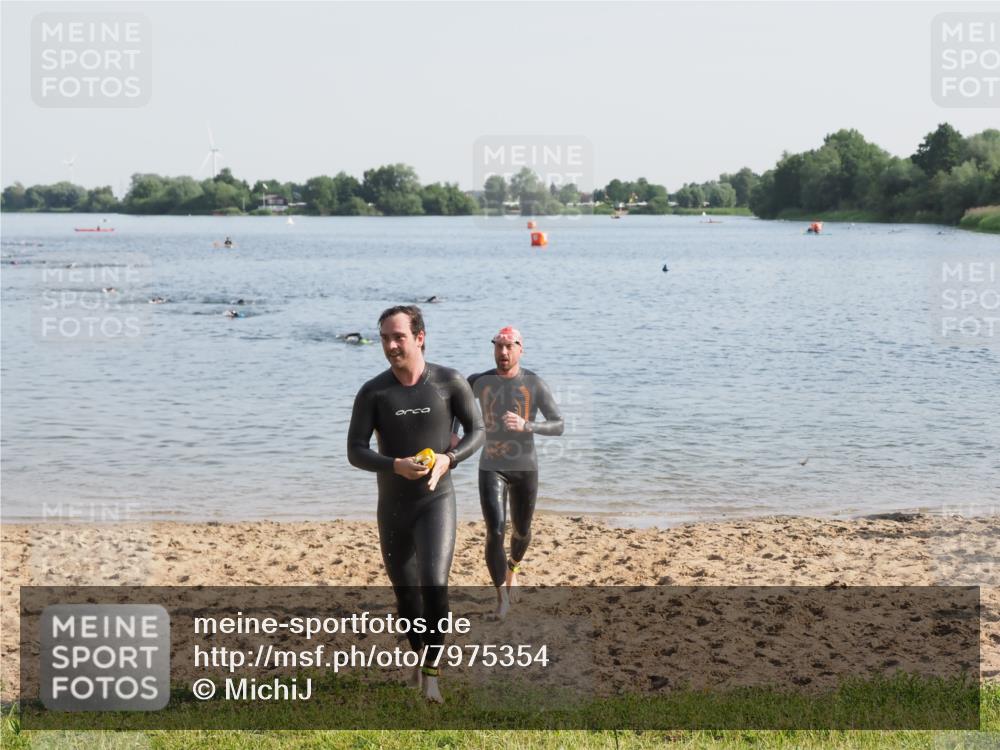 21.06.2025 - 27. Vierlanden-Triathlon MichiJ http://msf.ph/oto/7975354 15.06.2026 08:41:16 Schwimmen 22, 109, 111, 138, 147, 176 meine-sportfotos.de