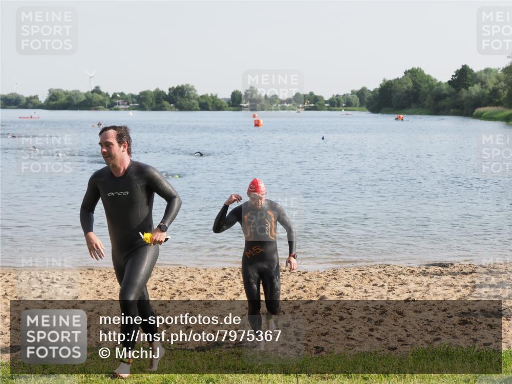 21.06.2025 - 27. Vierlanden-Triathlon MichiJ http://msf.ph/oto/7975367 15.06.2026 08:41:17 Schwimmen 22, 109, 111, 138, 176 meine-sportfotos.de