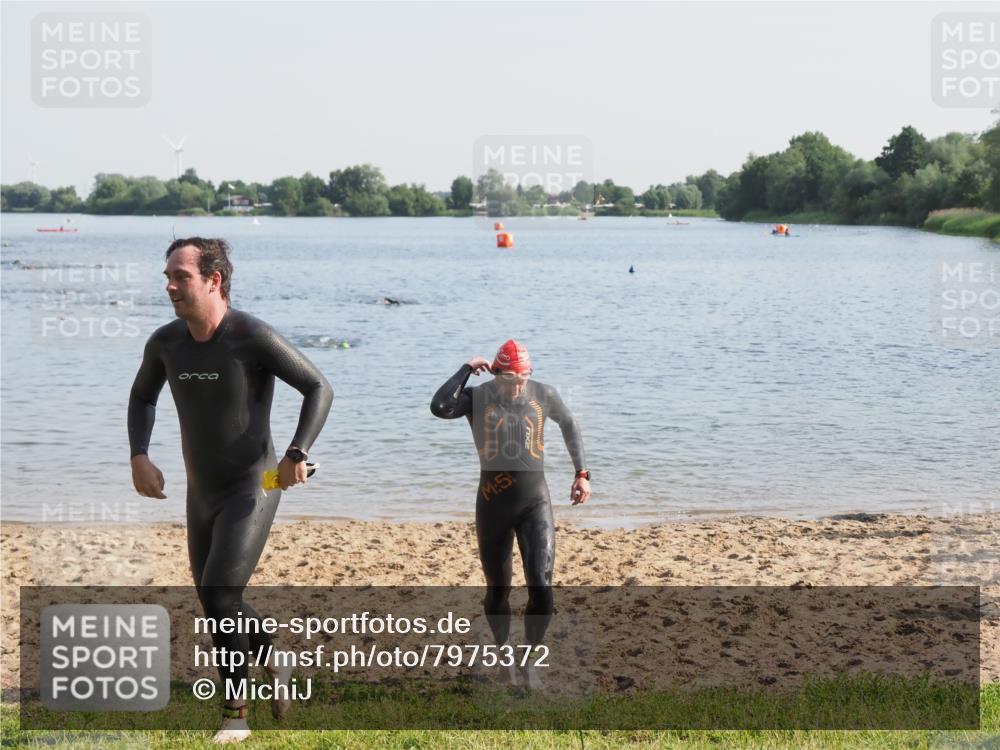 21.06.2025 - 27. Vierlanden-Triathlon MichiJ http://msf.ph/oto/7975372 15.06.2026 08:41:18 Schwimmen 22, 109, 111, 138, 176 meine-sportfotos.de