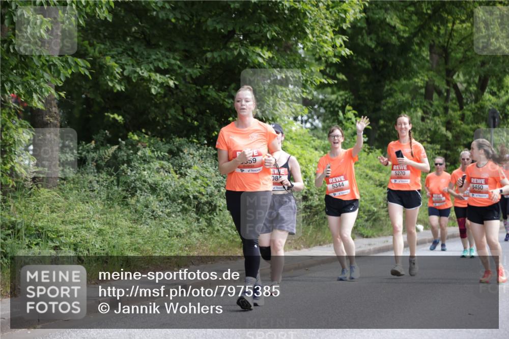 15.06.2025 - REWE Women's Run Jannik Wohlers http://msf.ph/oto/7975385 15.06.2025 10:10:12 Laufen 59, 08, 5344, 5270, 5450 meine-sportfotos.de