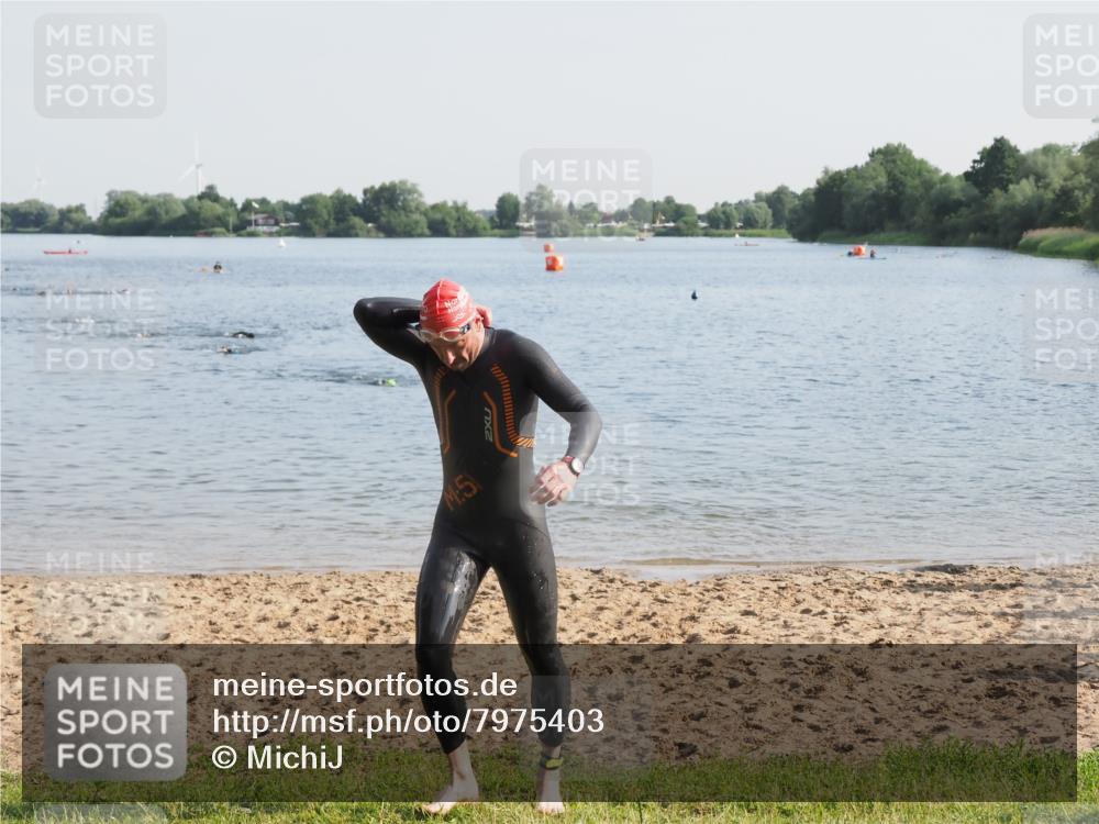 21.06.2025 - 27. Vierlanden-Triathlon MichiJ http://msf.ph/oto/7975403 15.06.2026 08:41:19 Schwimmen 22, 109, 111, 138, 176 meine-sportfotos.de