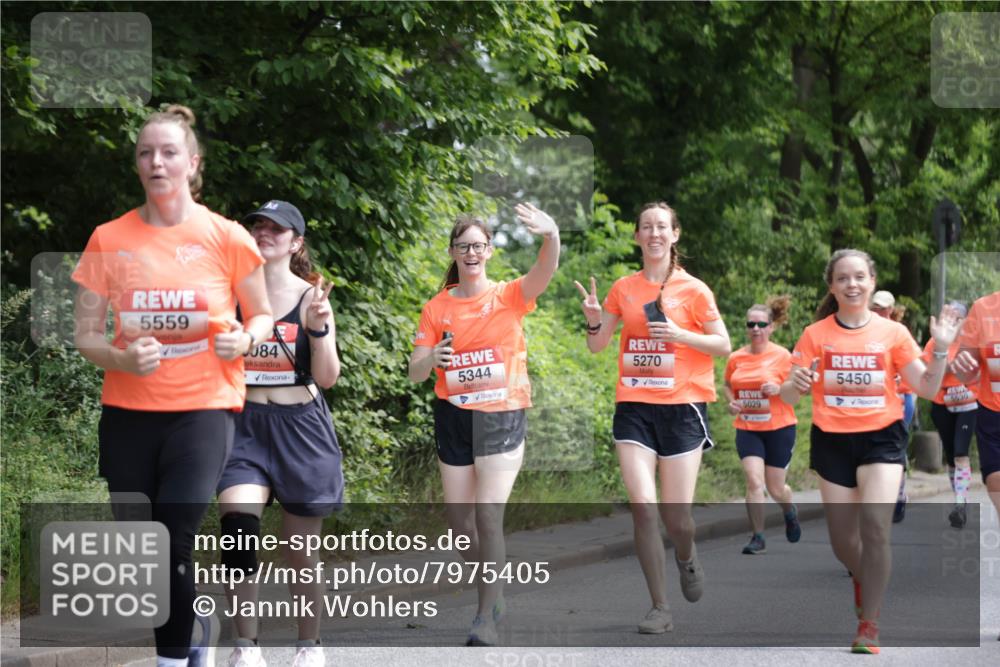 15.06.2025 - REWE Women's Run Jannik Wohlers http://msf.ph/oto/7975405 15.06.2025 10:10:12 Laufen 5559, 084, 5344, 5270, 5029, 5450, 6090 meine-sportfotos.de