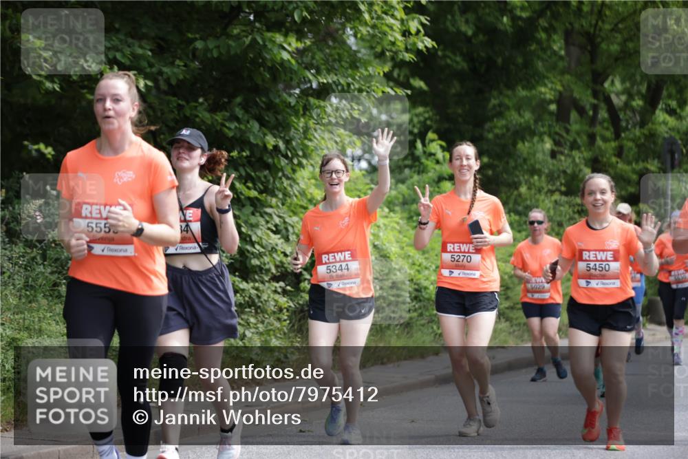 15.06.2025 - REWE Women's Run Jannik Wohlers http://msf.ph/oto/7975412 15.06.2025 10:10:13 Laufen 555, 34, 5344, 5270, 5020, 5450 meine-sportfotos.de