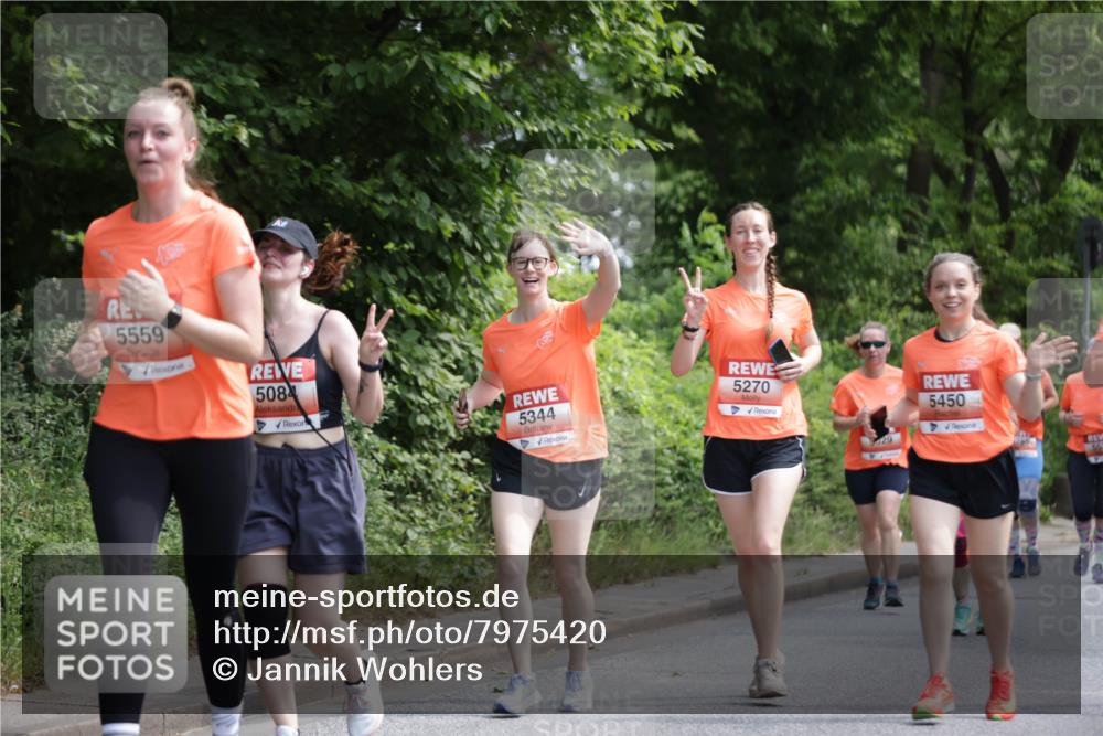 15.06.2025 - REWE Women's Run Jannik Wohlers http://msf.ph/oto/7975420 15.06.2025 10:10:13 Laufen 5559, 5084, 5344, 5270, 029, 5450 meine-sportfotos.de
