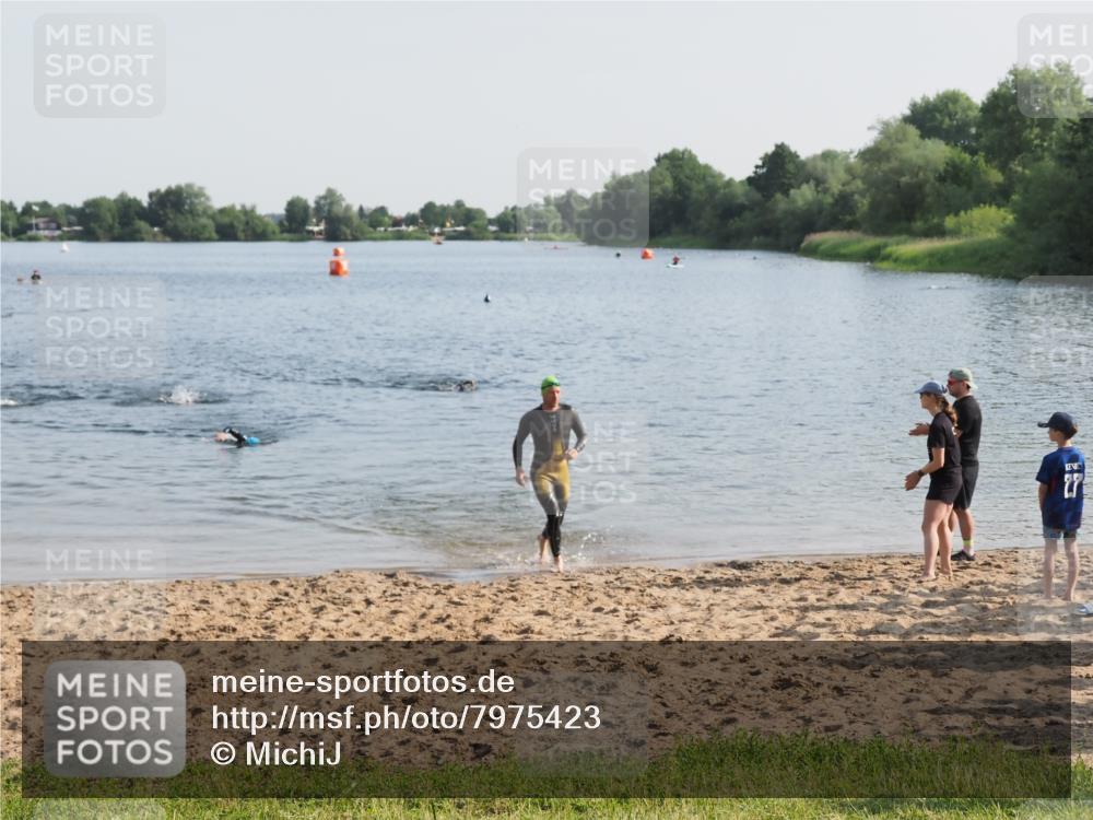 21.06.2025 - 27. Vierlanden-Triathlon MichiJ http://msf.ph/oto/7975423 15.06.2026 08:41:42 Schwimmen 122 meine-sportfotos.de