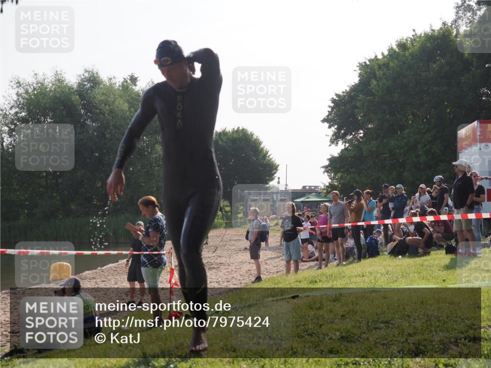 15.06.2025 - 27. Vierlanden-Triathlon KatJ http://msf.ph/oto/7975424 15.06.2025 08:30:36 Schwimmen 17 meine-sportfotos.de
