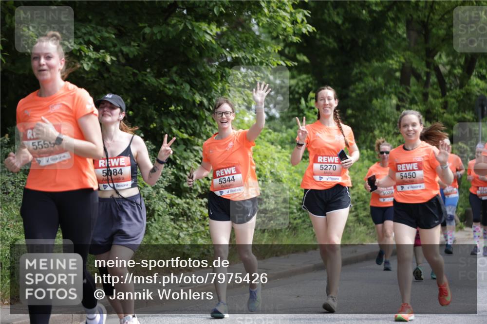 15.06.2025 - REWE Women's Run Jannik Wohlers http://msf.ph/oto/7975426 15.06.2025 10:10:13 Laufen 5559, 5084, 5344, 5270, 5029, 5450 meine-sportfotos.de